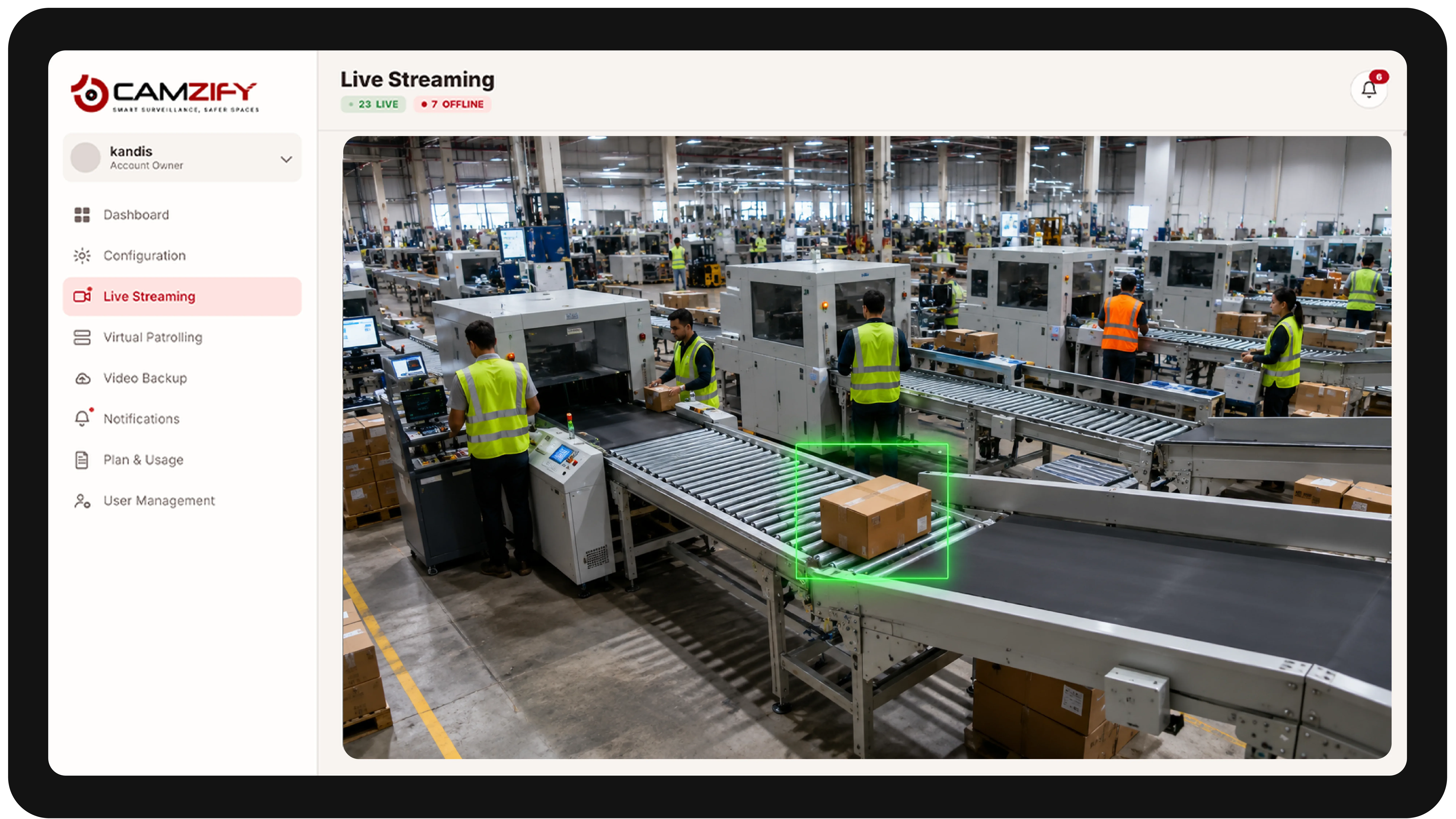 Live-Streaming einer Kamera in der Produktion, Personen und Fahrzeuge beim Tracking umrissen