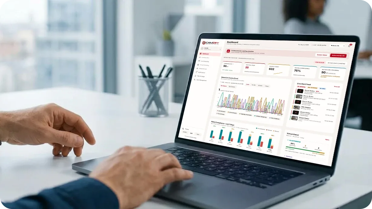 Ein Partner am Laptop bei der Arbeit in der Camzify-Konsole